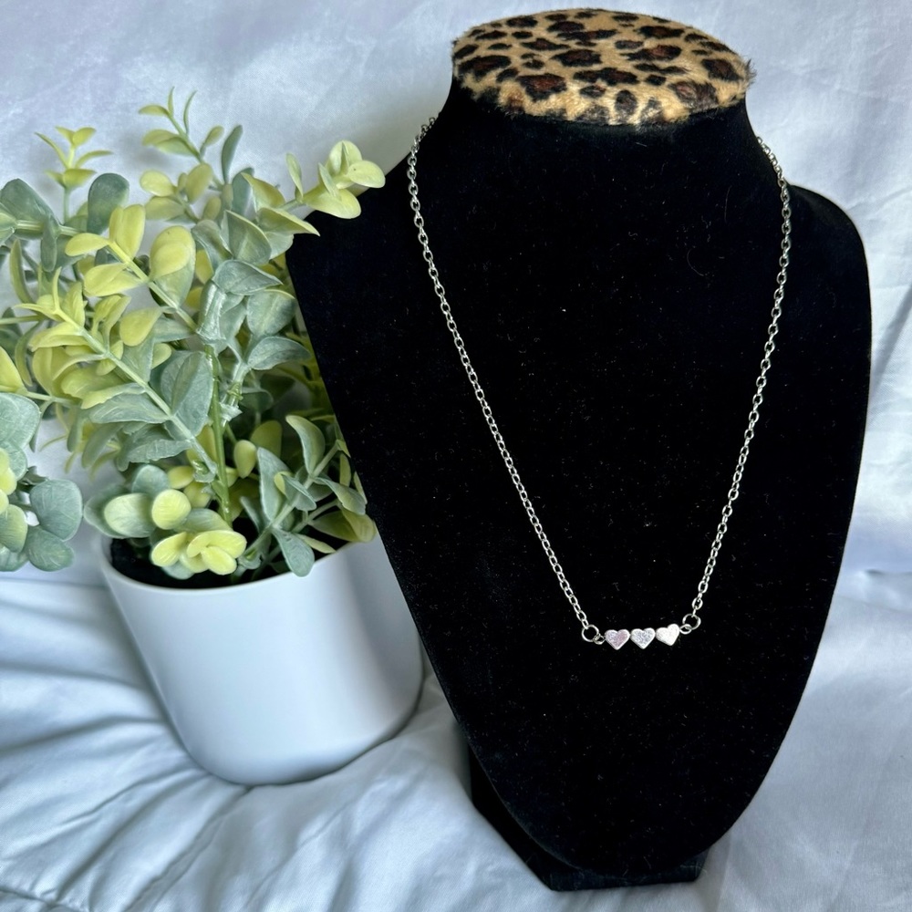 ๐ Silver Necklace Silver Twirls Triple Hrt - Picture 2 of 3